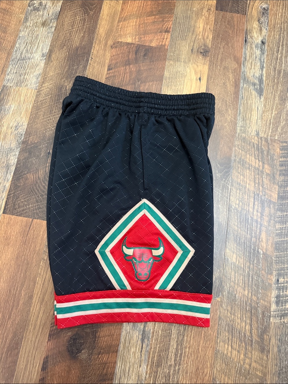 Mitchell & Ness Chicago Bulls Hardwood Classics Swingman Shorts Black Red Green